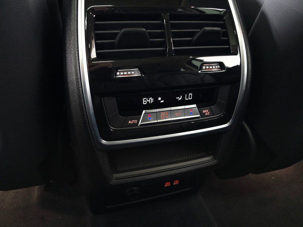 Used 2026 BMW X7 xDrive40i AWD/4WD image 32