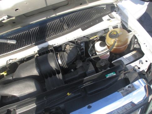 Used 2011 Ford E-450 and Econoline 450 Super Duty image 18