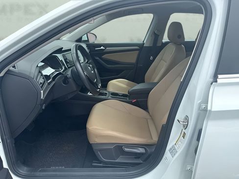 Used 2019 Volkswagen Jetta SE w/ Cold Weather Package FWD image 9