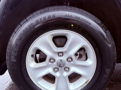 Used 2014 Jeep Grand Cherokee Laredo w/ Quick Order Package 23E image 9