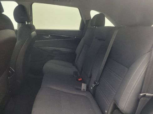 Used 2018 Kia Sorento FWD V6 image 18