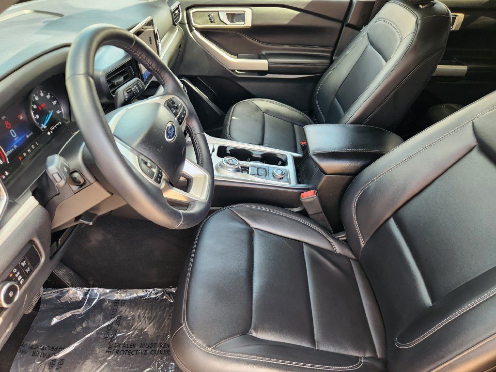 Used 2023 Ford Explorer XLT w/ Equipment Group 202A AWD/4WD image 13