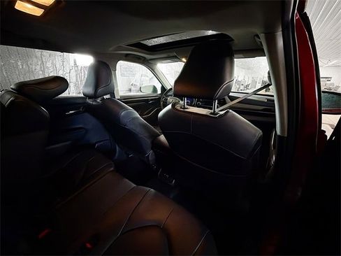 Used 2020 Toyota Highlander XLE image 11