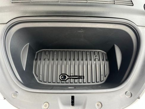 Used 2022 Tesla Model Y Long Range AWD/4WD image 4