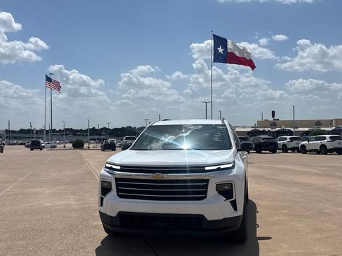 Used 2025 Chevrolet Traverse LT AWD/4WD image 6