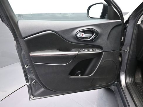 Used 2022 Jeep Cherokee Trailhawk w/ Premium Leather Package image 12