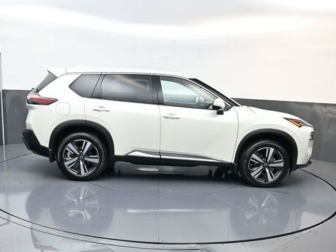 Used 2022 Nissan Rogue SL w/ SL Premium Package FWD image 2