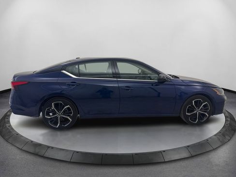 Used 2023 Nissan Altima 2.5 SR FWD image 4