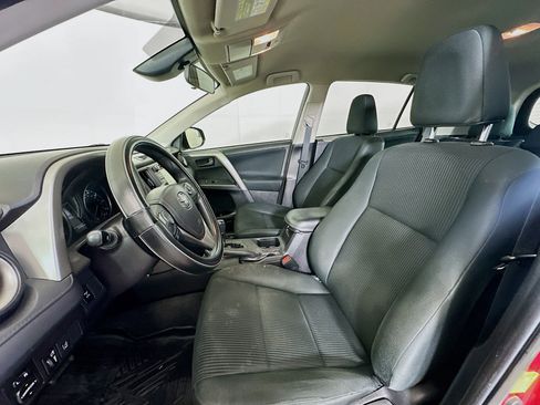 Used 2018 Toyota RAV4 LE w/ Carpet Mat Package AWD/4WD image 13