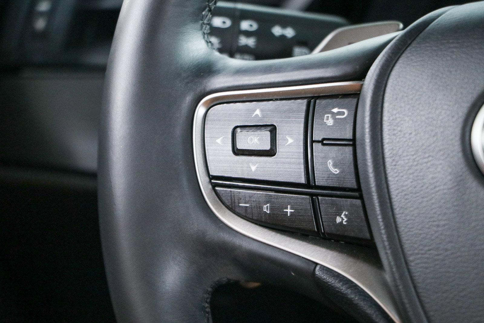 Used 2024 Lexus ES 350 w/ Premium Package FWD image 13