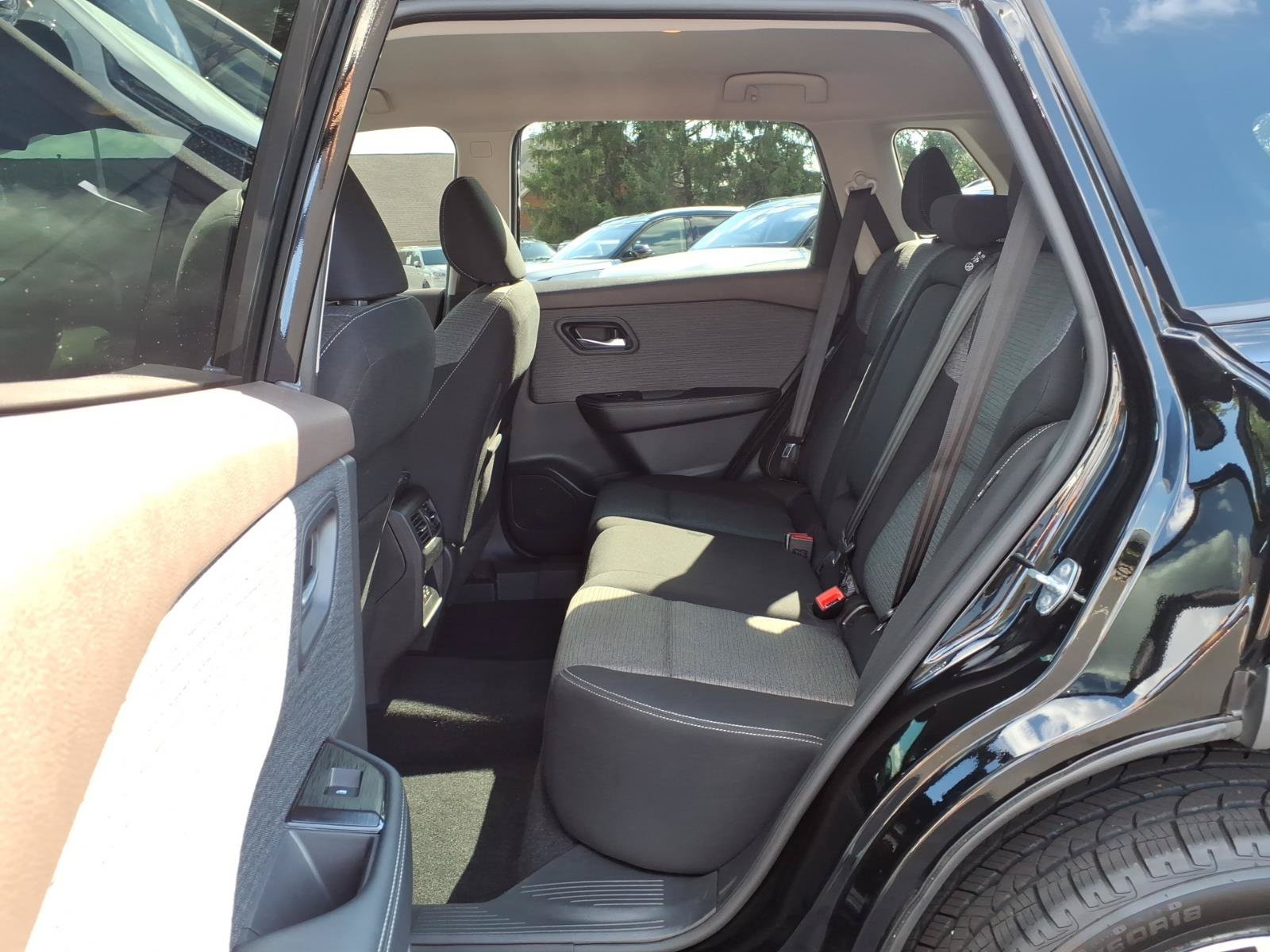 Used 2021 Nissan Rogue SV AWD/4WD image 25