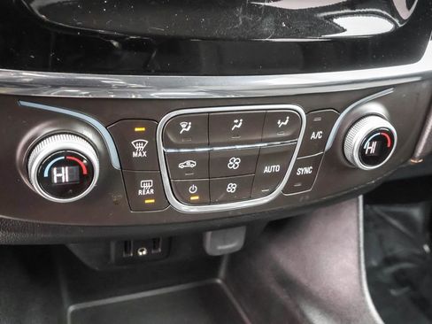 Used 2018 Chevrolet Traverse LT image 23