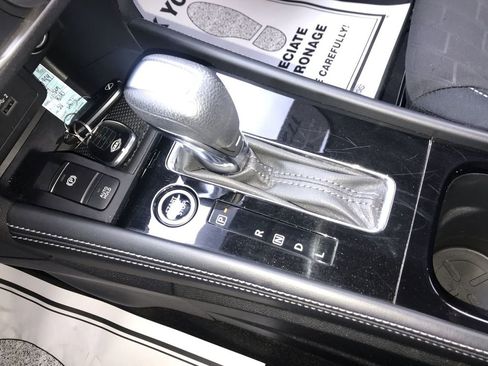 Used 2024 Nissan Kicks SV w/ Interior Electronics Package FWD image 19