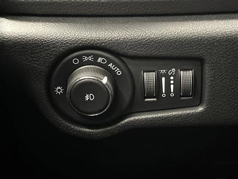 New 2026 Chrysler Pacifica Select w/ S Appearance Package image 23