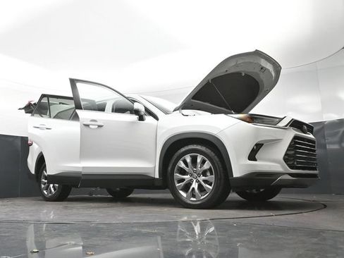 Used 2024 Toyota Grand Highlander FWD image 37