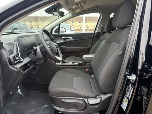 Used 2025 Kia Sportage LX image 11