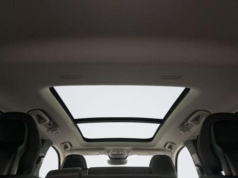 Used 2025 Volvo XC90 B6 Plus image 19