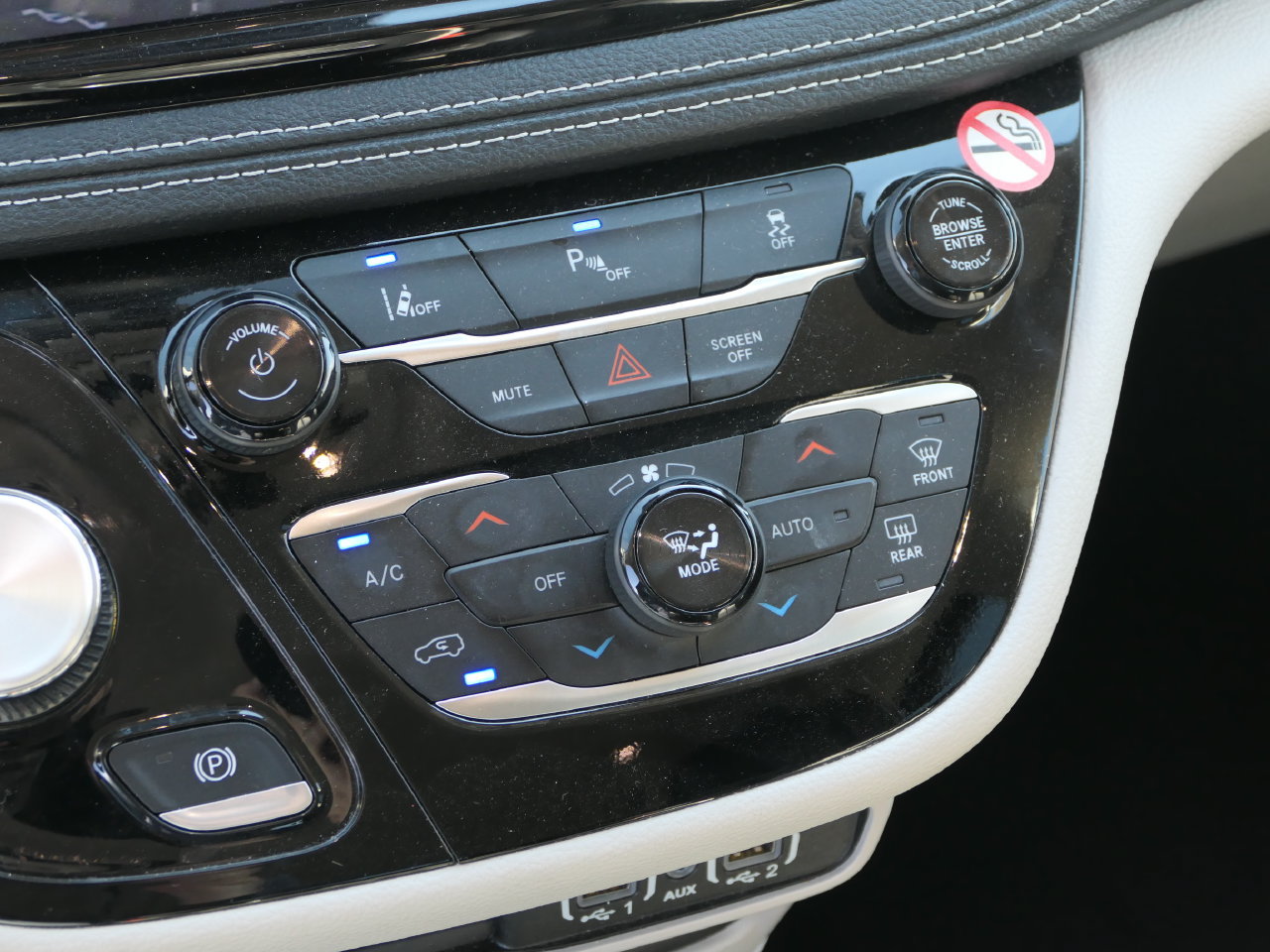 Used 2024 Chrysler Pacifica Limited FWD image 22