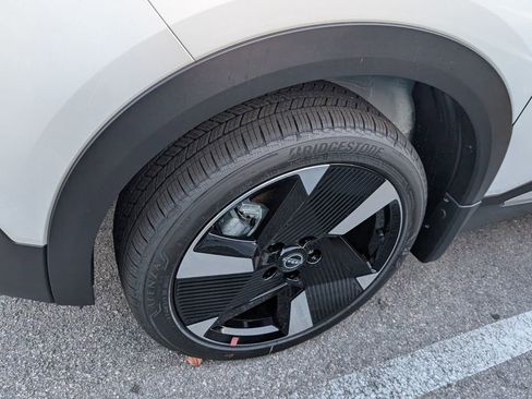 New 2025 Nissan Kicks SR image 3