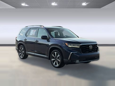 Used 2025 Honda Pilot Touring image 11