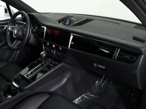 Certified 2026 Porsche Macan AWD/4WD image 24