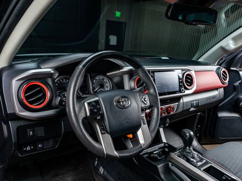 Used 2020 Toyota Tacoma SR5 image 15