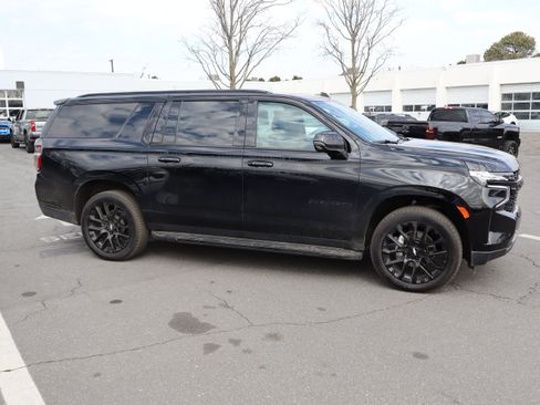 Used 2023 Chevrolet Suburban RST w/ Luxury Package image 22