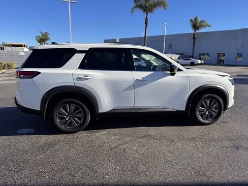 Certified 2024 Nissan Pathfinder S image 9