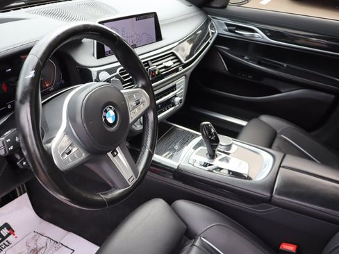 Used 2022 BMW 750i xDrive w/ Luxury Rear Seating Package AWD/4WD image 11