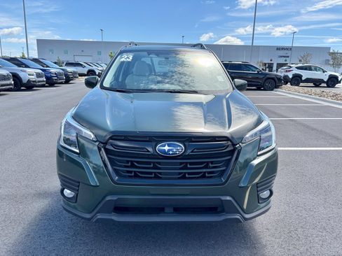 Used 2023 Subaru Forester Premium AWD/4WD image 2