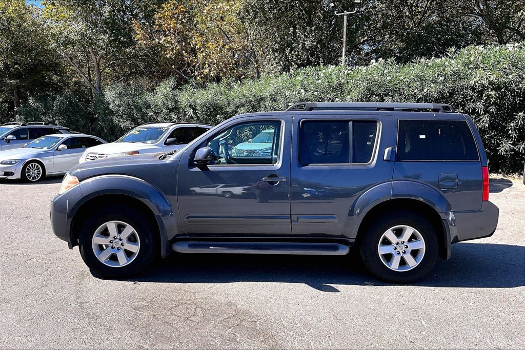 Used 2012 Nissan Pathfinder SV AWD/4WD image 8