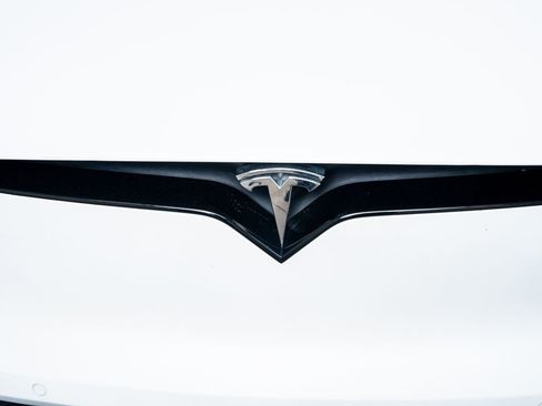 Used 2022 Tesla Model X Plaid image 16