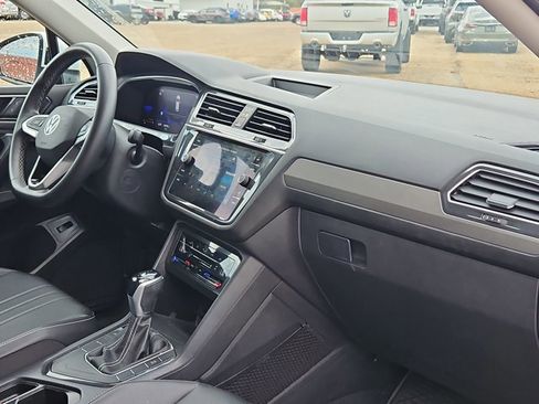 Used 2022 Volkswagen Tiguan SE image 19