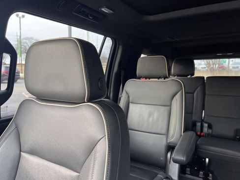 Used 2022 Chevrolet Suburban Premier image 15