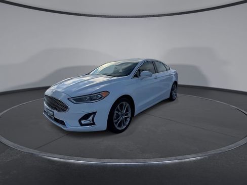 Used 2020 Ford Fusion Titanium image 4
