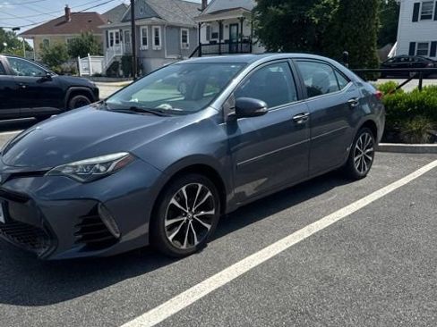 Used 2018 Toyota Corolla SE w/ SE Premium Package FWD image 2
