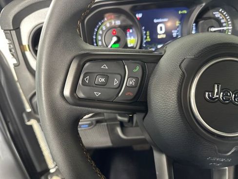 Used 2024 Jeep Wrangler Unlimited image 15