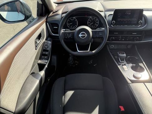 Used 2023 Nissan Rogue S image 9