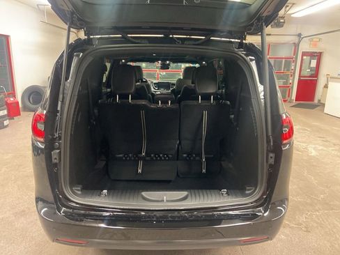 New 2026 Chrysler Pacifica Select image 17