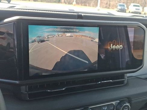 Used 2025 Jeep Wrangler Unlimited Sahara w/ Safety Group image 18