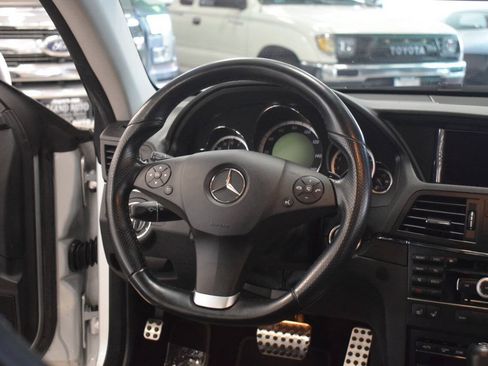 Used 2011 Mercedes-Benz E 550 Coupe image 31