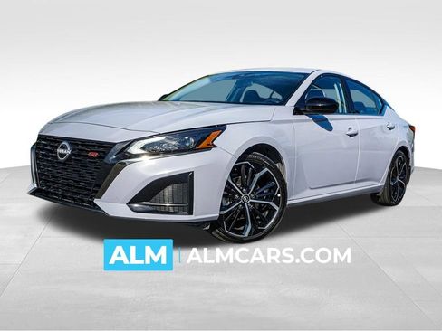Used 2025 Nissan Altima 2.5 SR image 1