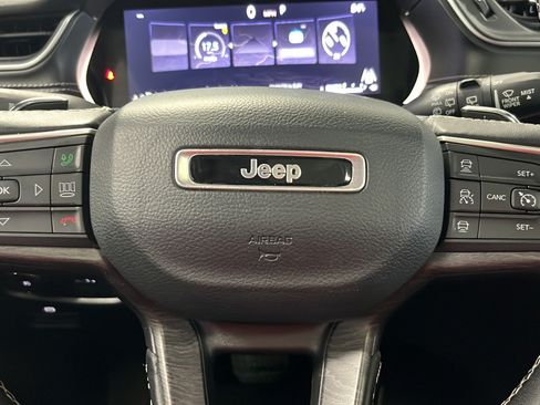 Used 2022 Jeep Grand Cherokee L Limited w/ Black Appearance Package AWD/4WD image 16