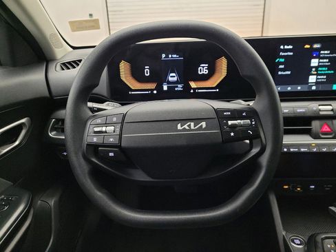 Used 2025 Kia K4 FWD image 22