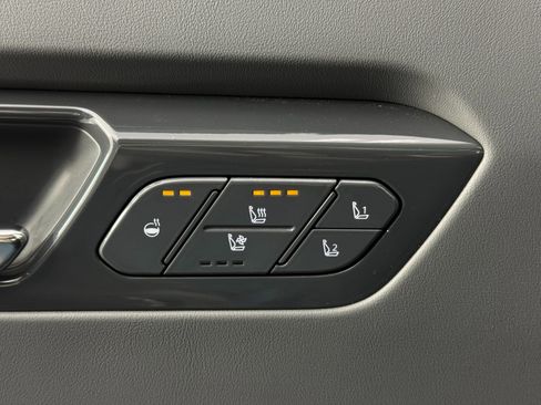 Used 2024 Kia EV9 Land image 18