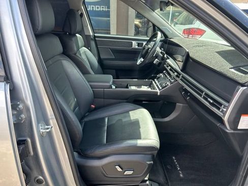 Used 2025 Hyundai Santa Fe Limited FWD image 7