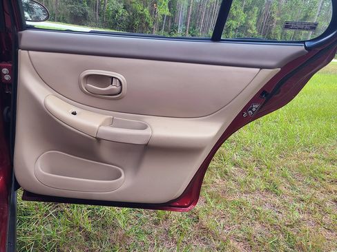 Used 2001 Oldsmobile Intrigue GL w/ Premium Leather Pkg image 29