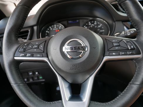 Used 2018 Nissan Rogue SV w/ Sun & Sound Touring Package AWD/4WD image 25