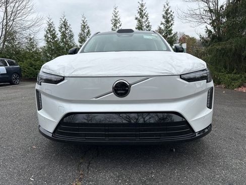 New 2025 Volvo EX90 Ultra image 2
