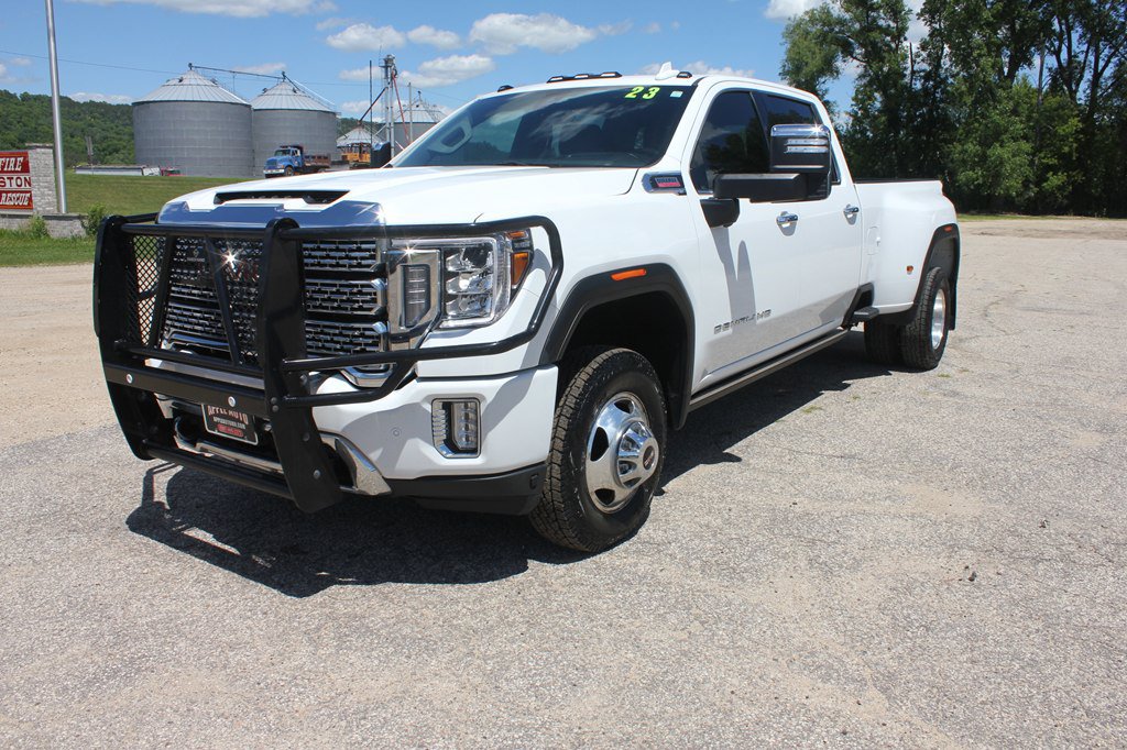Used 2023 GMC Sierra 3500 Denali w/ Denali Ultimate Package AWD/4WD image 1